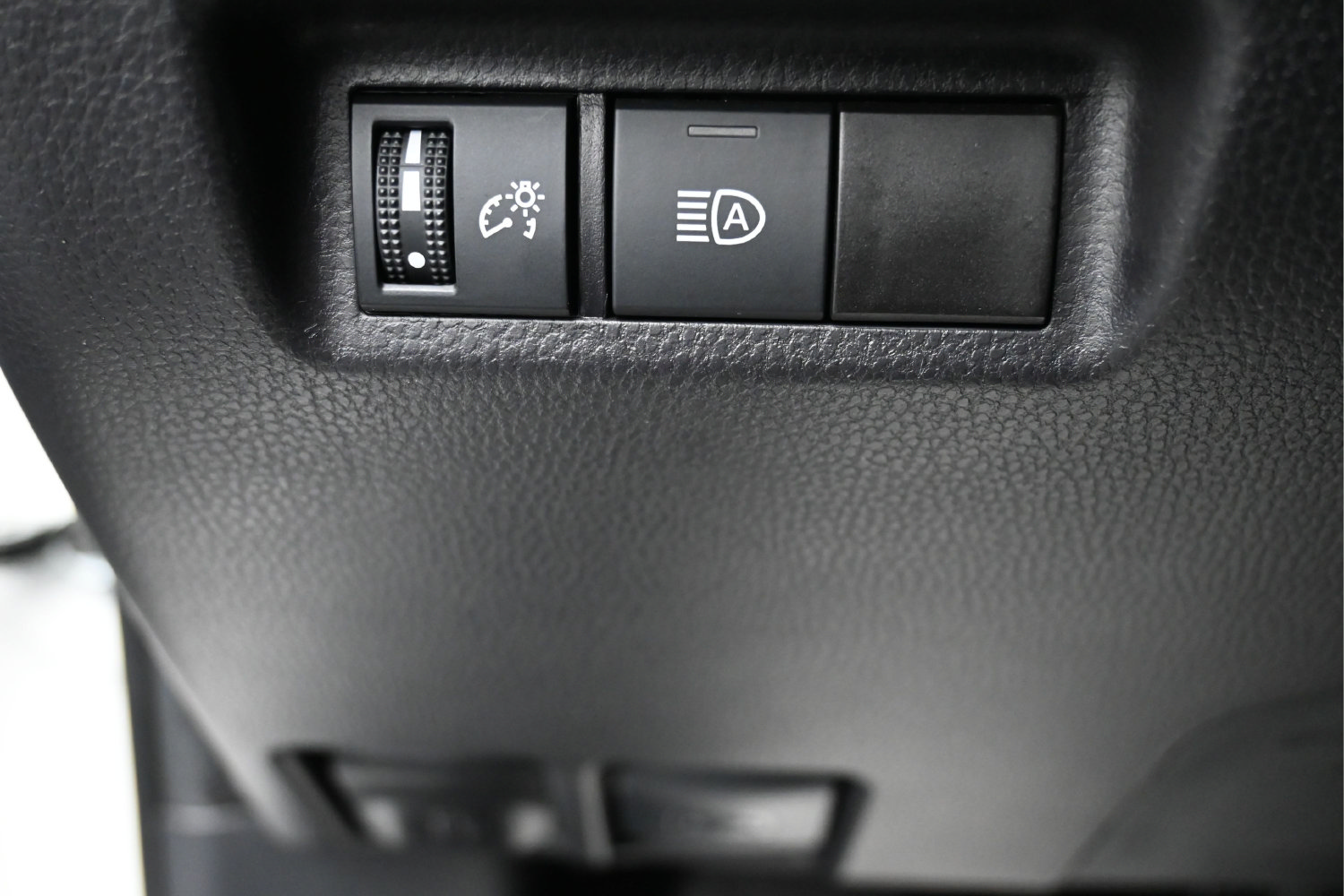 Used 2025 Toyota RAV4 XLE AWD/4WD image 21