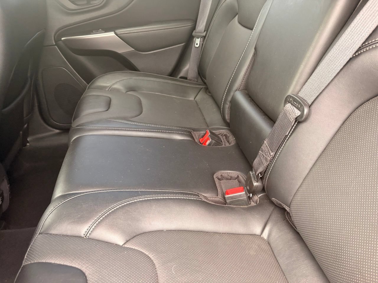 Used 2022 Jeep Cherokee Latitude Lux FWD image 16