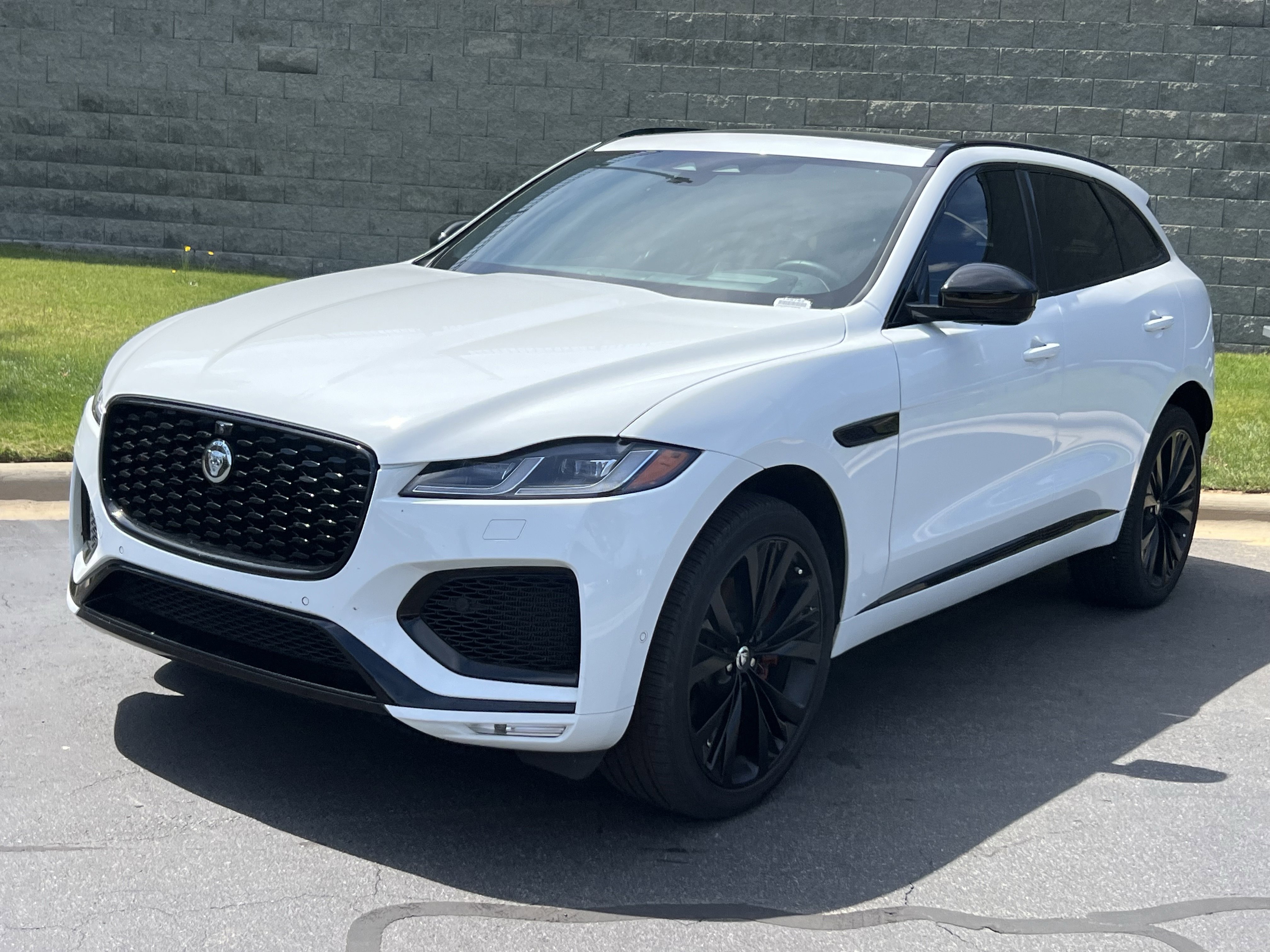 Used 2026 Jaguar F-PACE R-Dynamic S AWD/4WD image 2