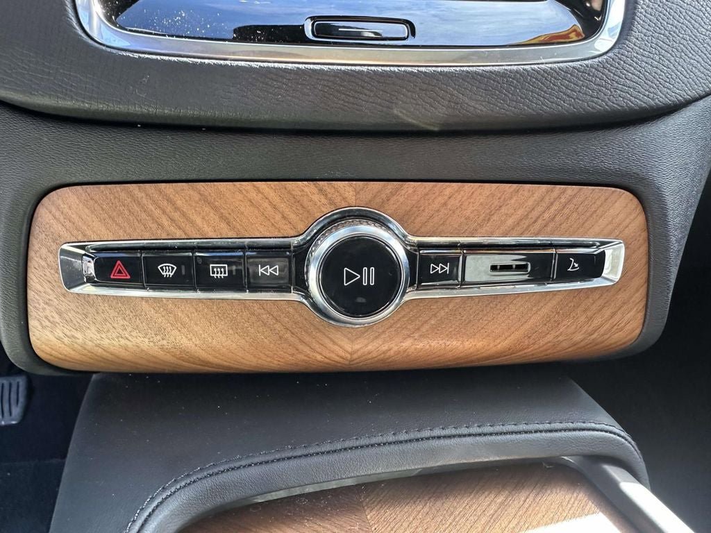 Used 2023 Volvo XC90 B6 Plus AWD/4WD image 20
