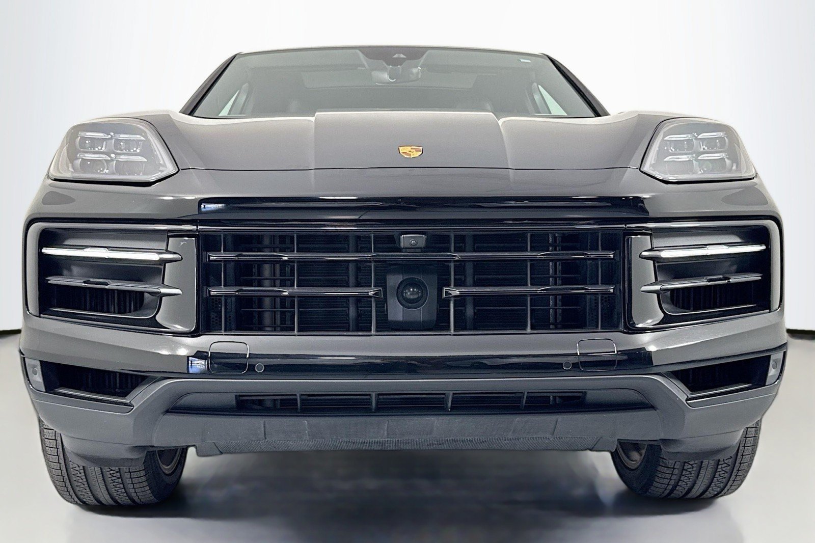 Used 2024 Porsche Cayenne Coupe AWD/4WD image 3