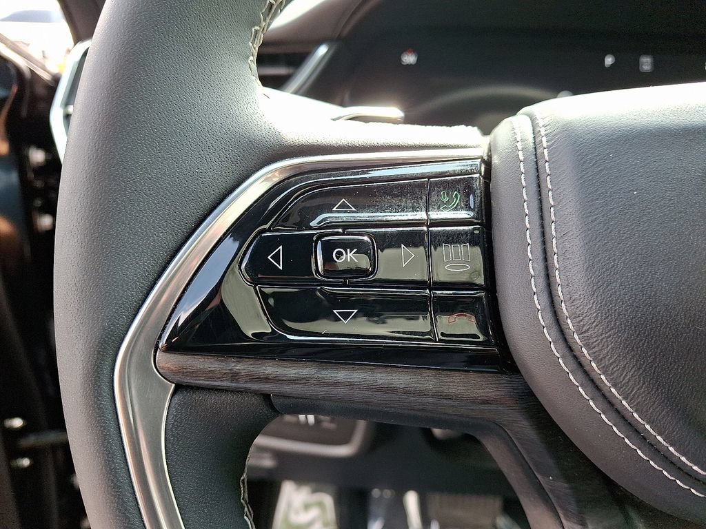 Certified 2023 Jeep Grand Cherokee Overland w/ Luxury Tech Group IV AWD/4WD image 23