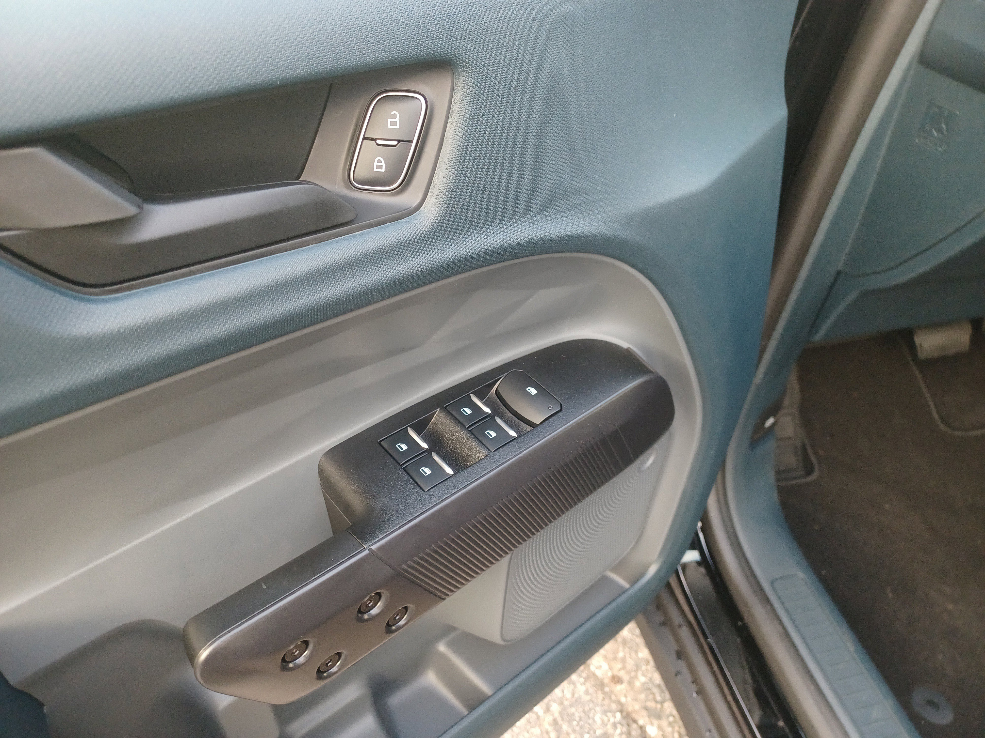 New 2025 Ford Maverick XL image 11