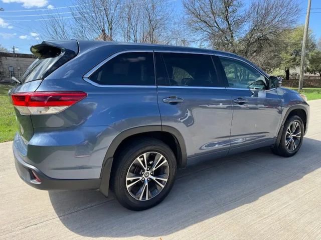 Used 2018 Toyota Highlander Plus AWD/4WD image 5