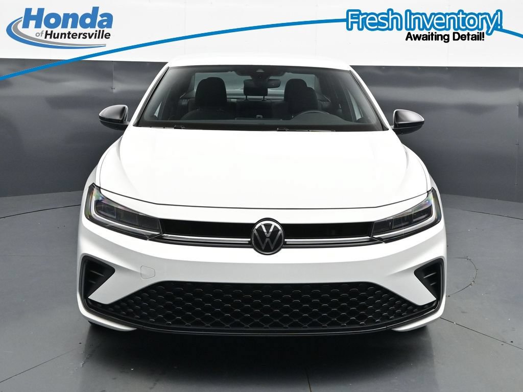 Used 2025 Volkswagen Jetta Sport FWD image 3