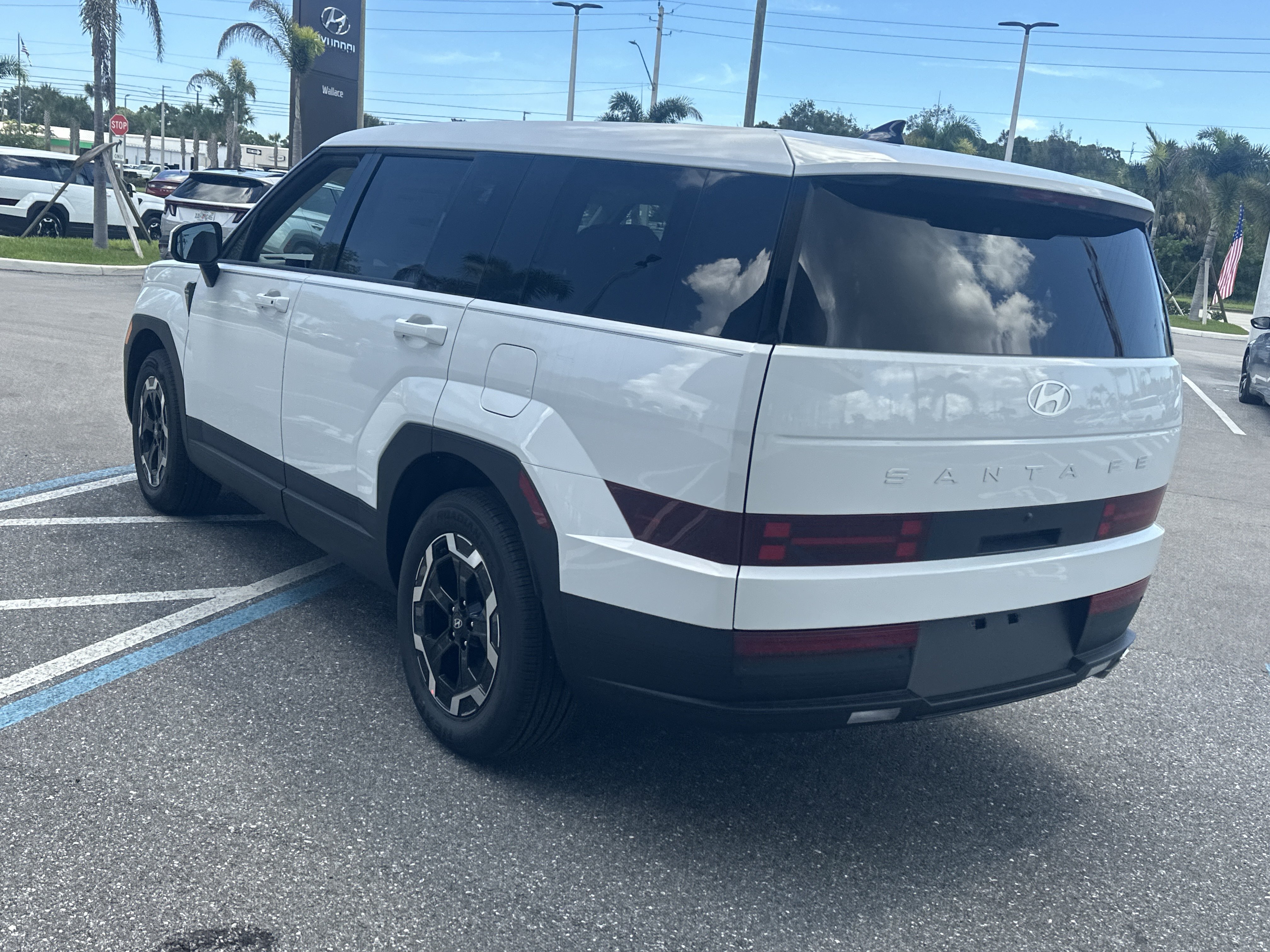 New 2027 Hyundai Santa Fe SE FWD image 2