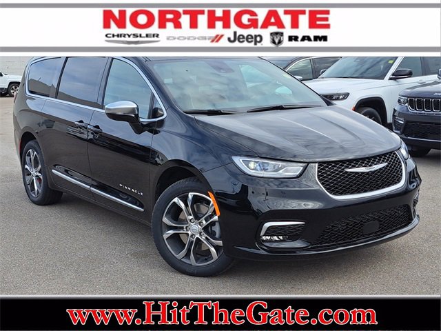 New 2026 Chrysler Pacifica Pinnacle w/ Trailer Tow Group image 1