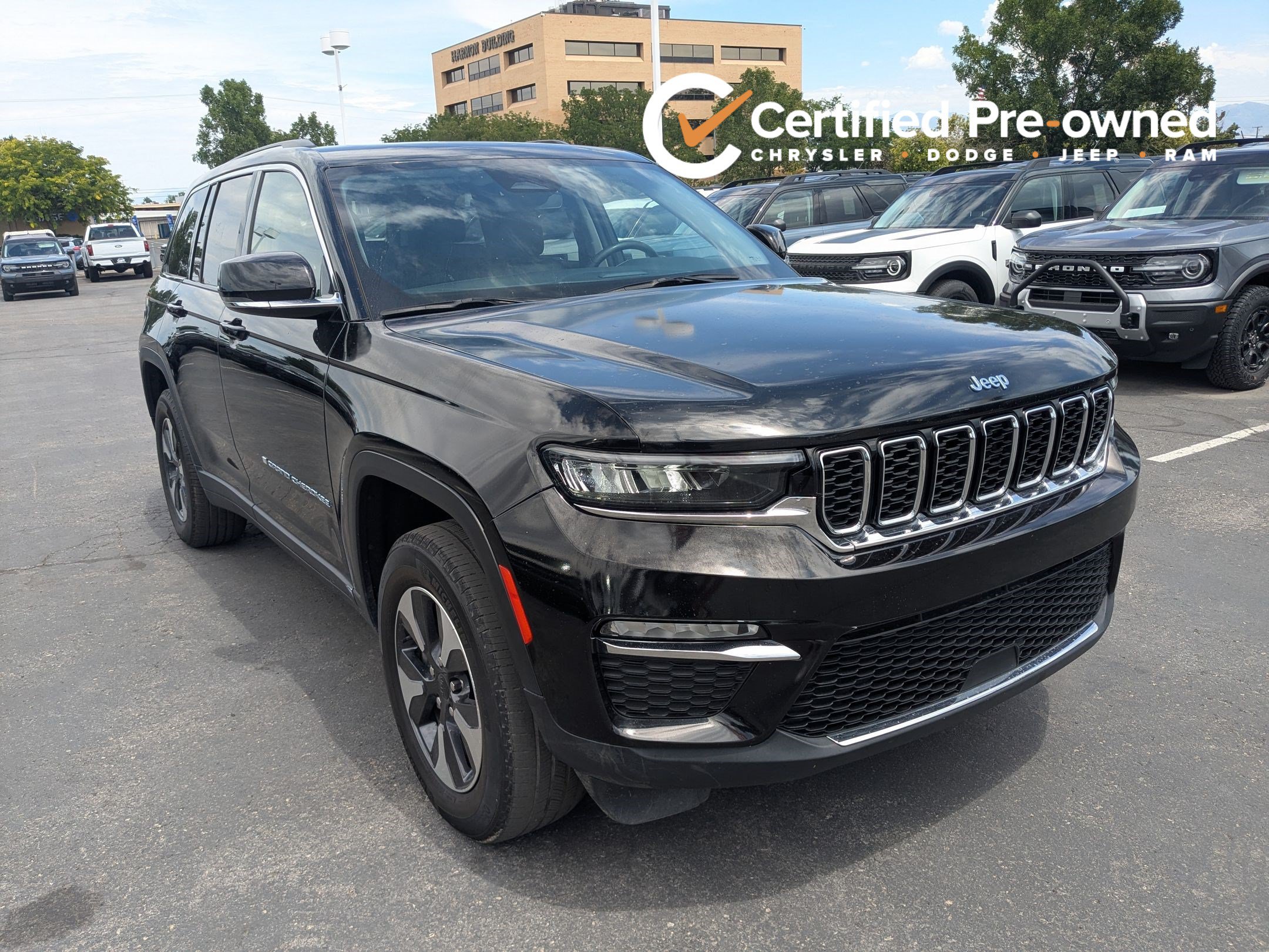 Used 2023 Jeep Grand Cherokee 4WD 4xe image 1
