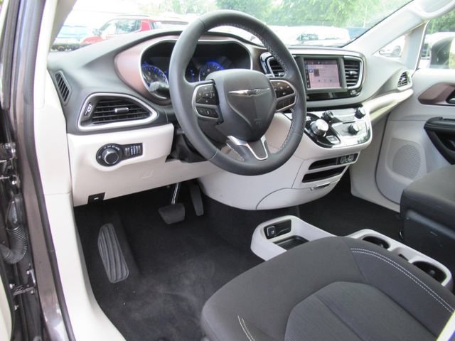 Certified 2023 Chrysler Voyager LX FWD image 17