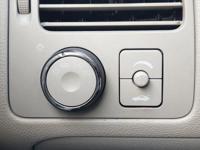 Used 2009 Buick Lucerne CXL image 19