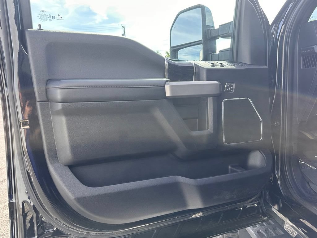 Certified 2020 Ford F350 Platinum w/ Tremor Off-Road Package AWD/4WD image 17