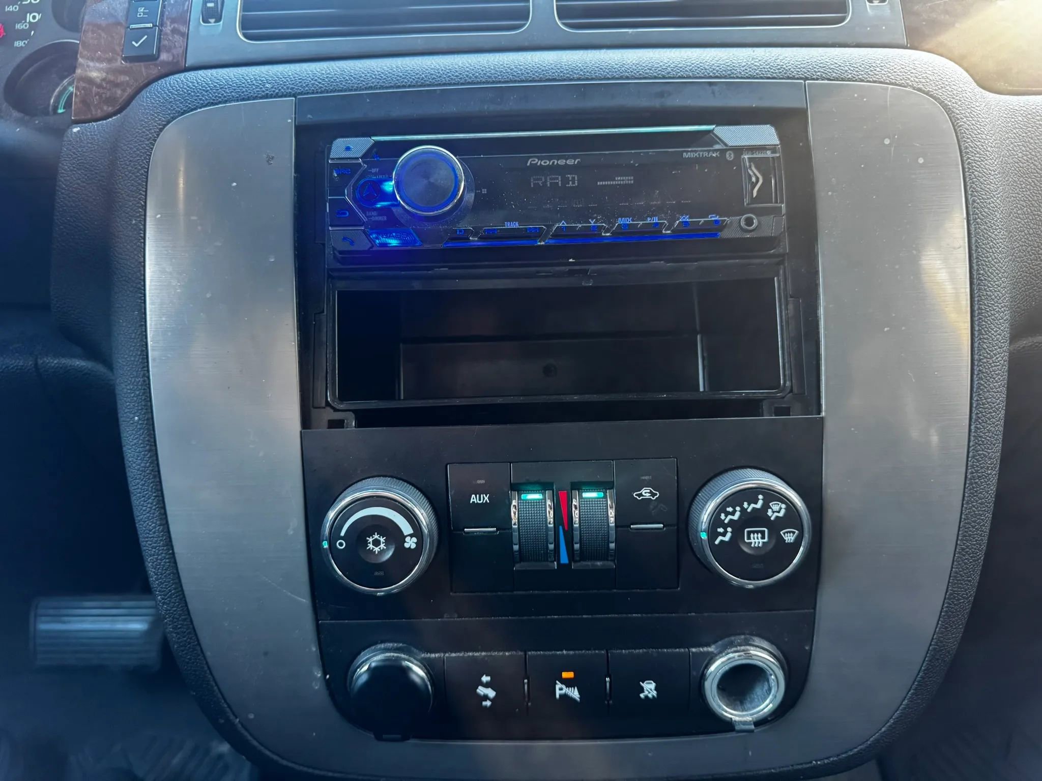 Used 2008 GMC Yukon SLE w/ Convenience Package image 16