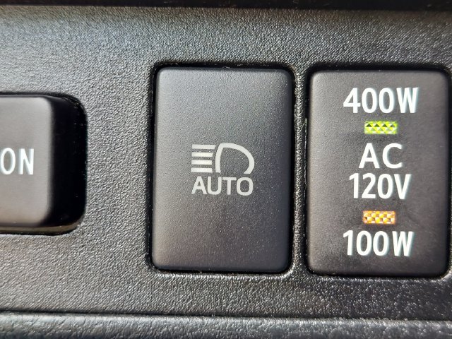 Used 2021 Toyota Tacoma TRD Off-Road w/ Technology Package AWD/4WD image 37