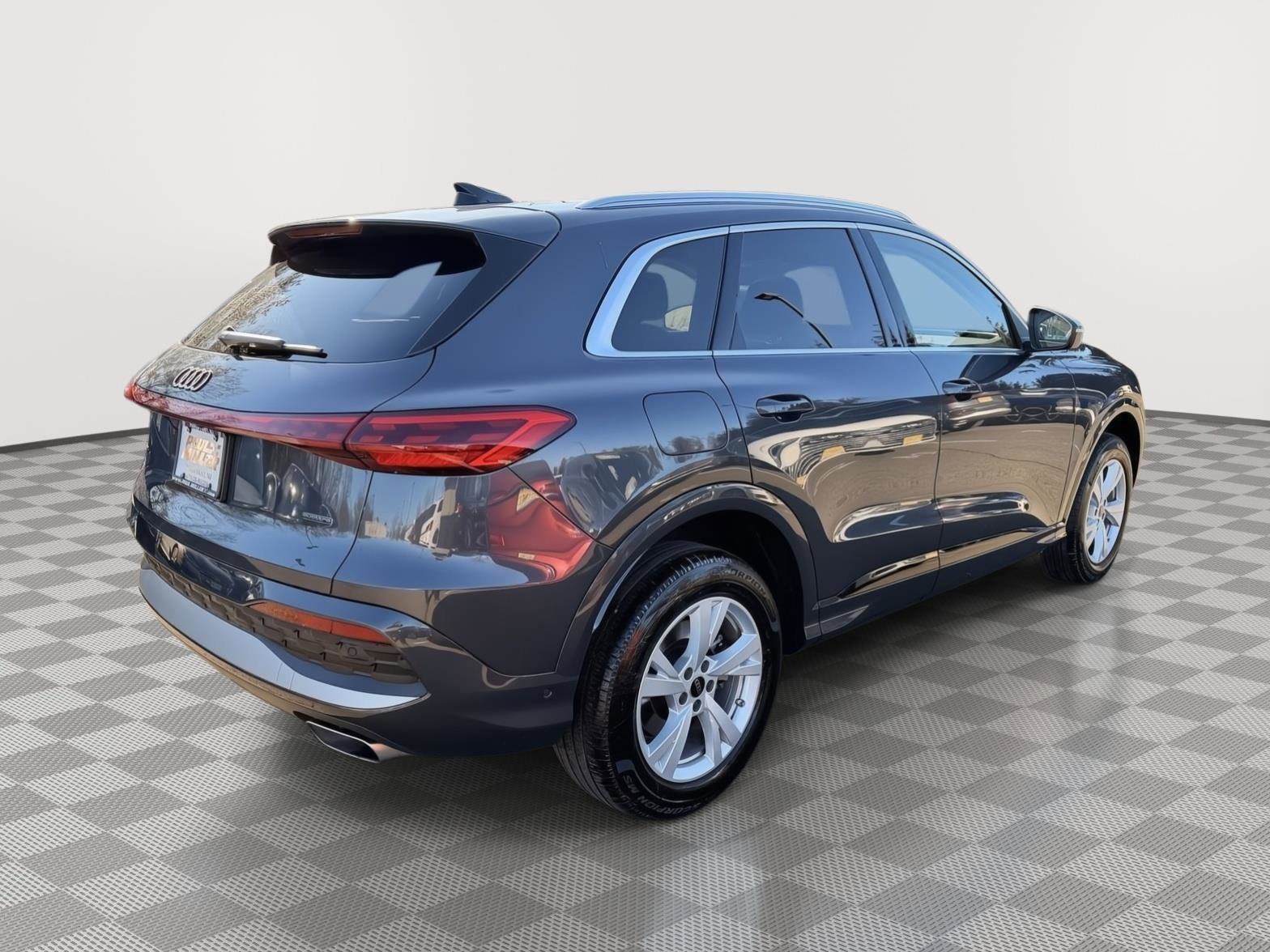 Used 2025 Audi Q5 Premium w/ Convenience Package image 6