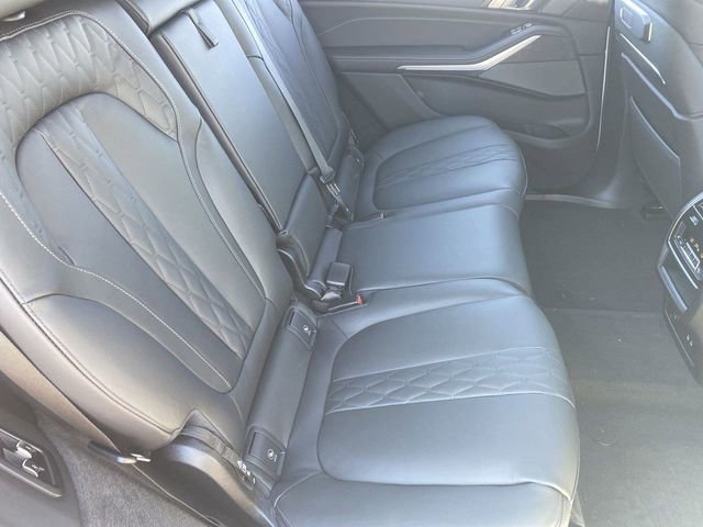 Used 2025 BMW X7 M60i w/ Climate Comfort Package image 13