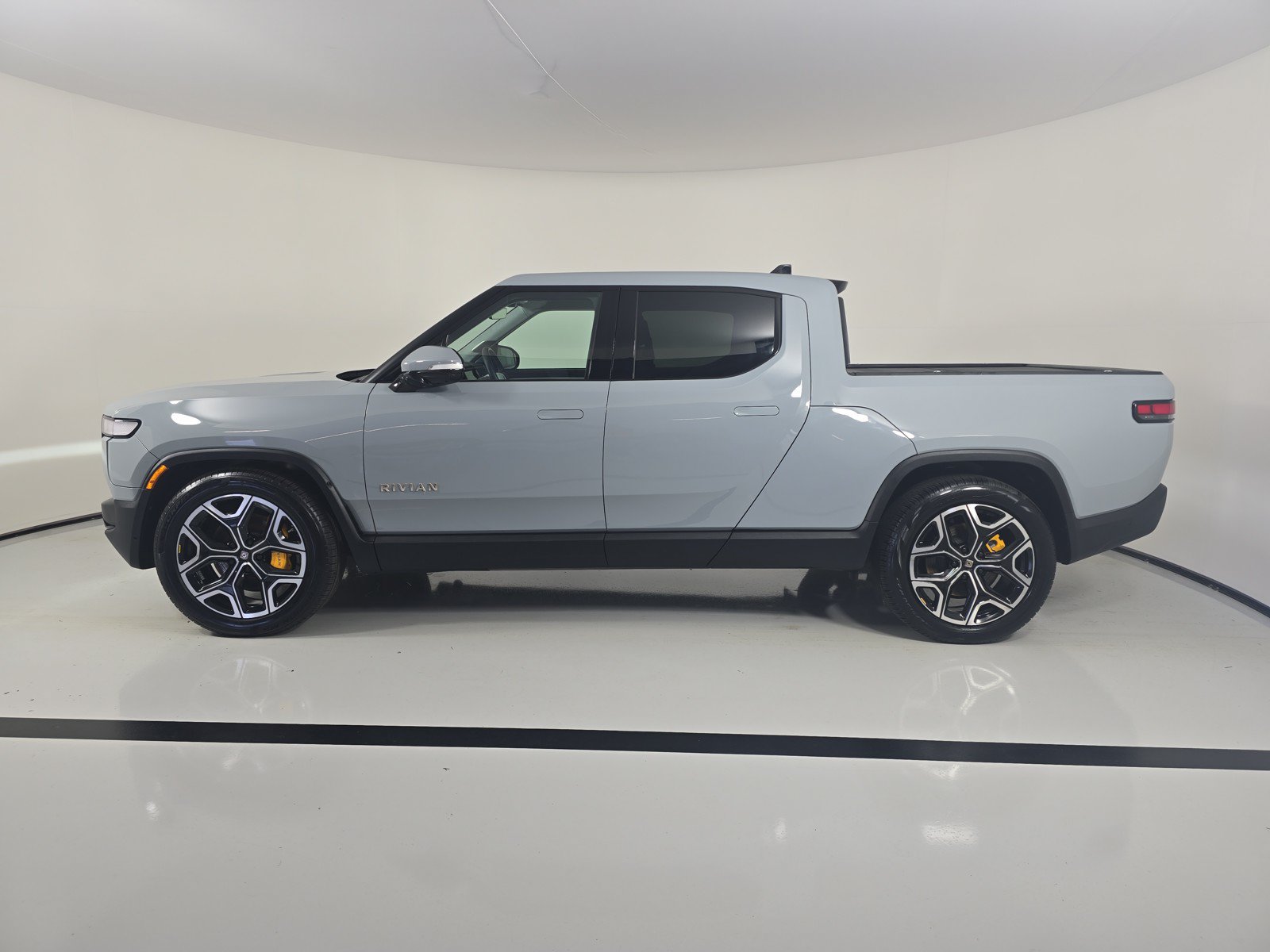 Used 2023 Rivian R1T Adventure AWD/4WD image 2