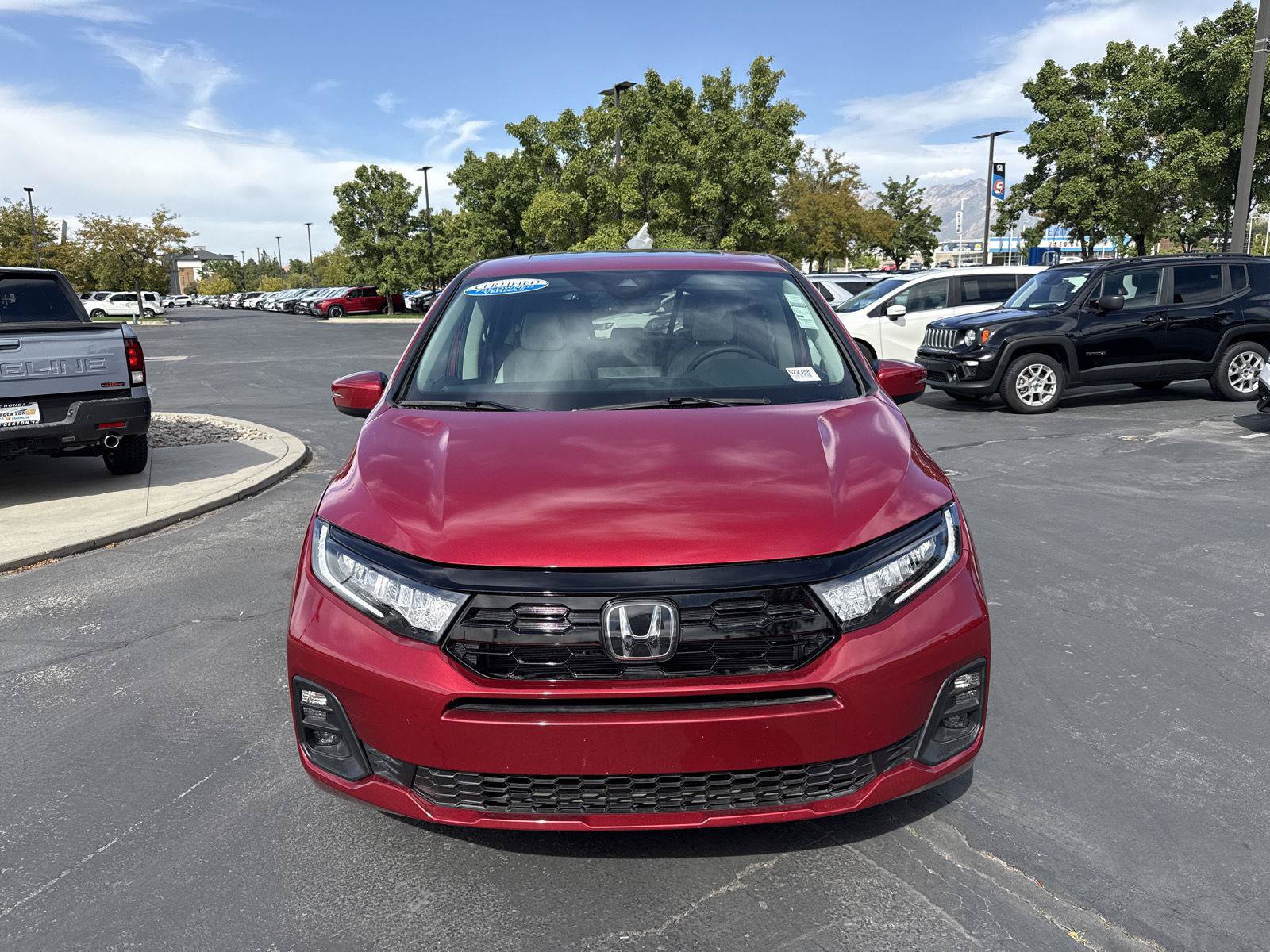 Used 2026 Honda Odyssey Touring image 2