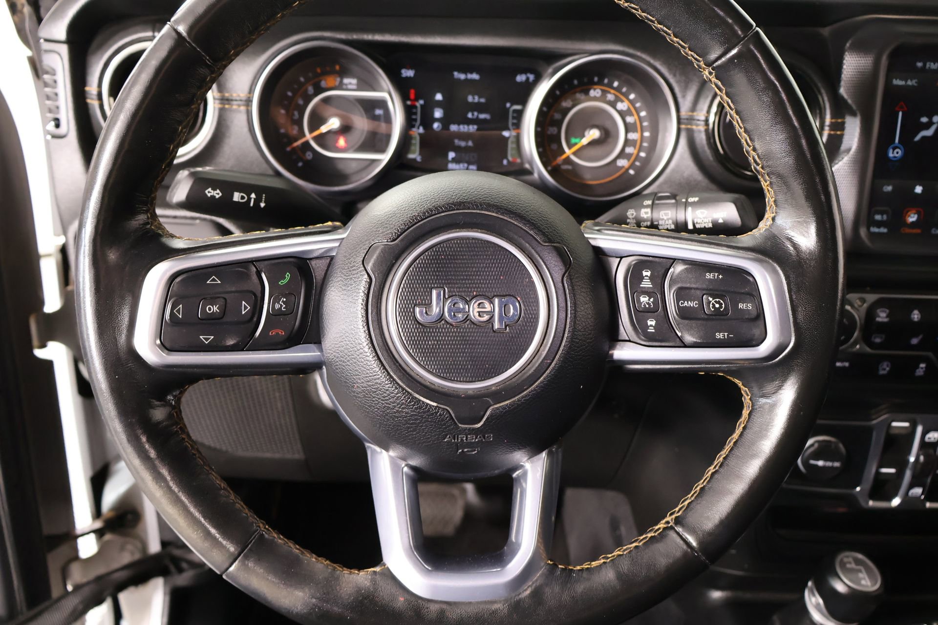 Used 2021 Jeep Wrangler Unlimited Sahara AWD/4WD image 3