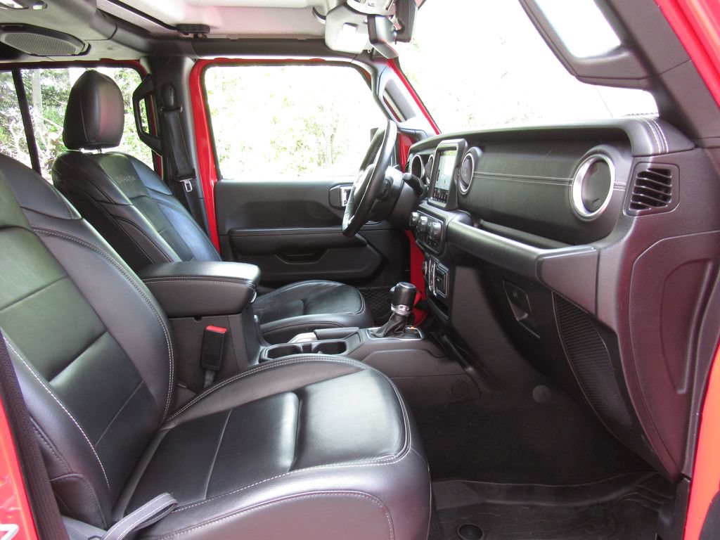 Used 2018 Jeep Wrangler Unlimited Sahara w/ Uconnect 4C Nav & Sound Group AWD/4WD image 19