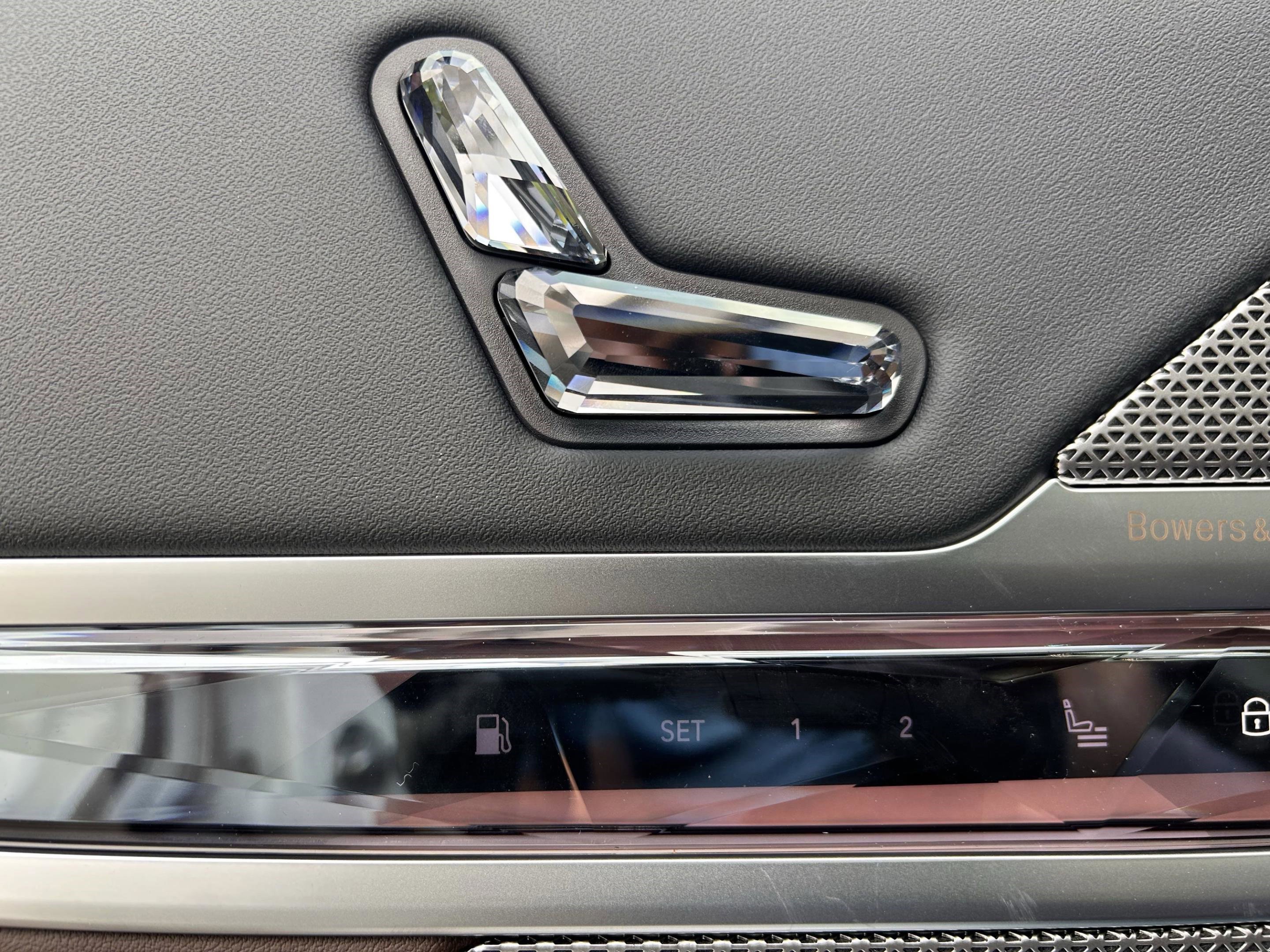 Used 2025 BMW 750e xDrive w/ Executive Package image 25