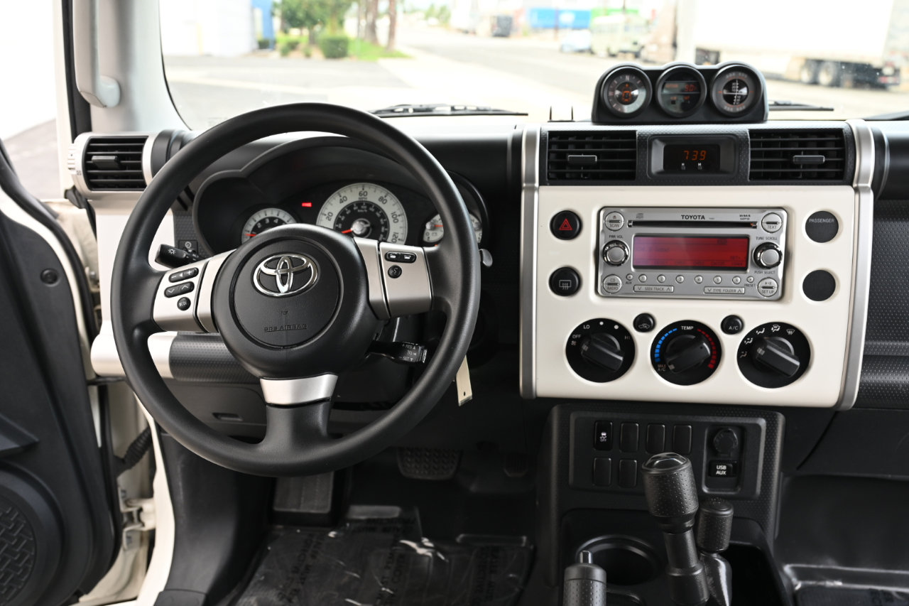 Used 2013 Toyota FJ Cruiser 4WD image 21