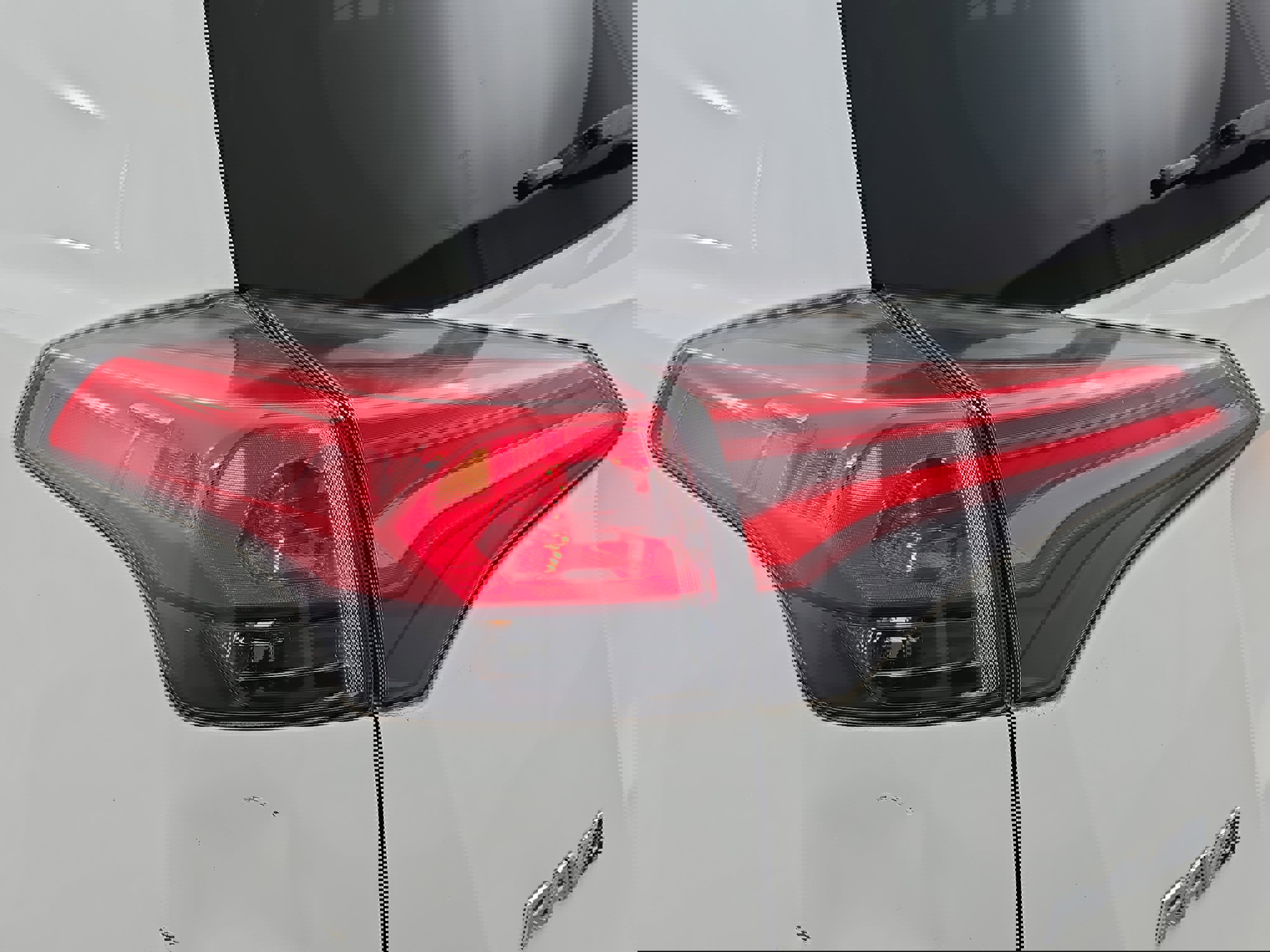 Used 2018 Toyota RAV4 LE image 31