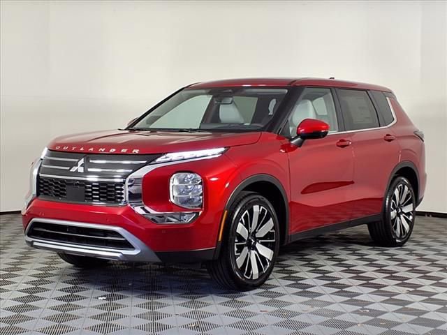 Used 2025 Mitsubishi Outlander SE image 3