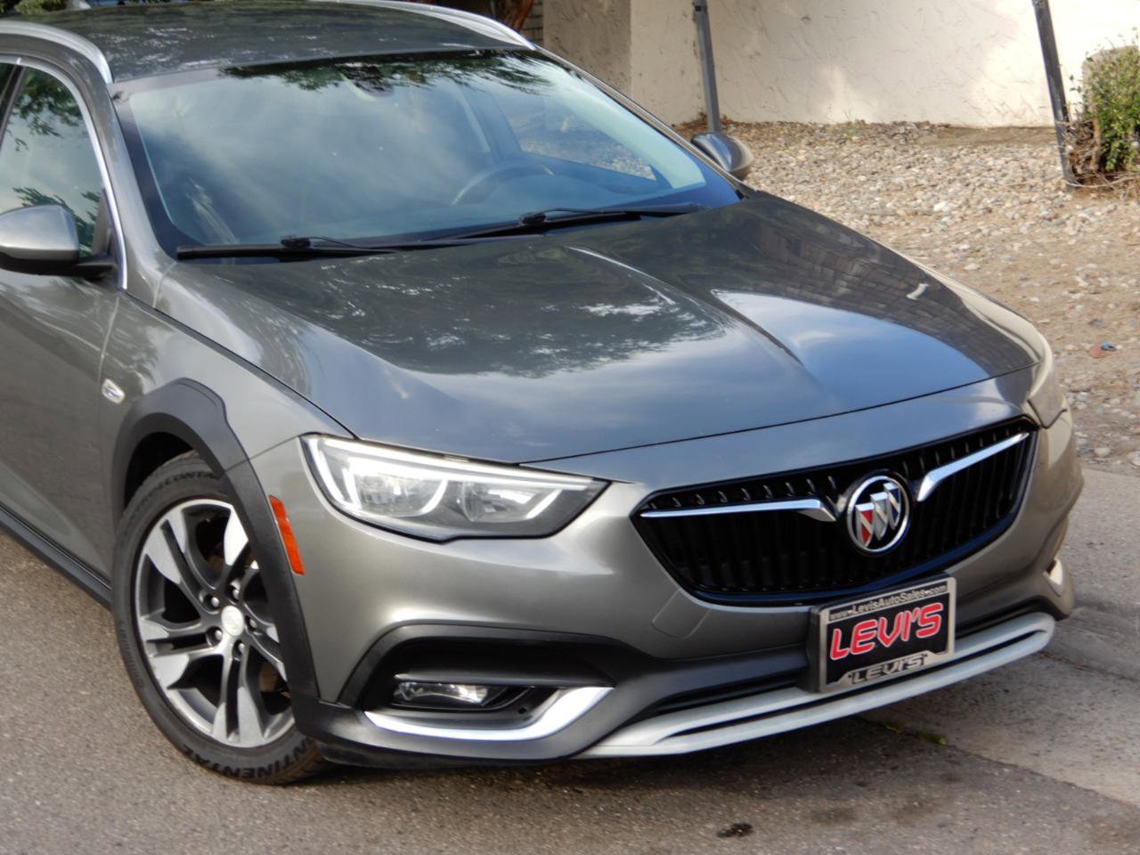 Used 2018 Buick Regal Preferred w/ Sights and Sounds Package AWD/4WD image 2