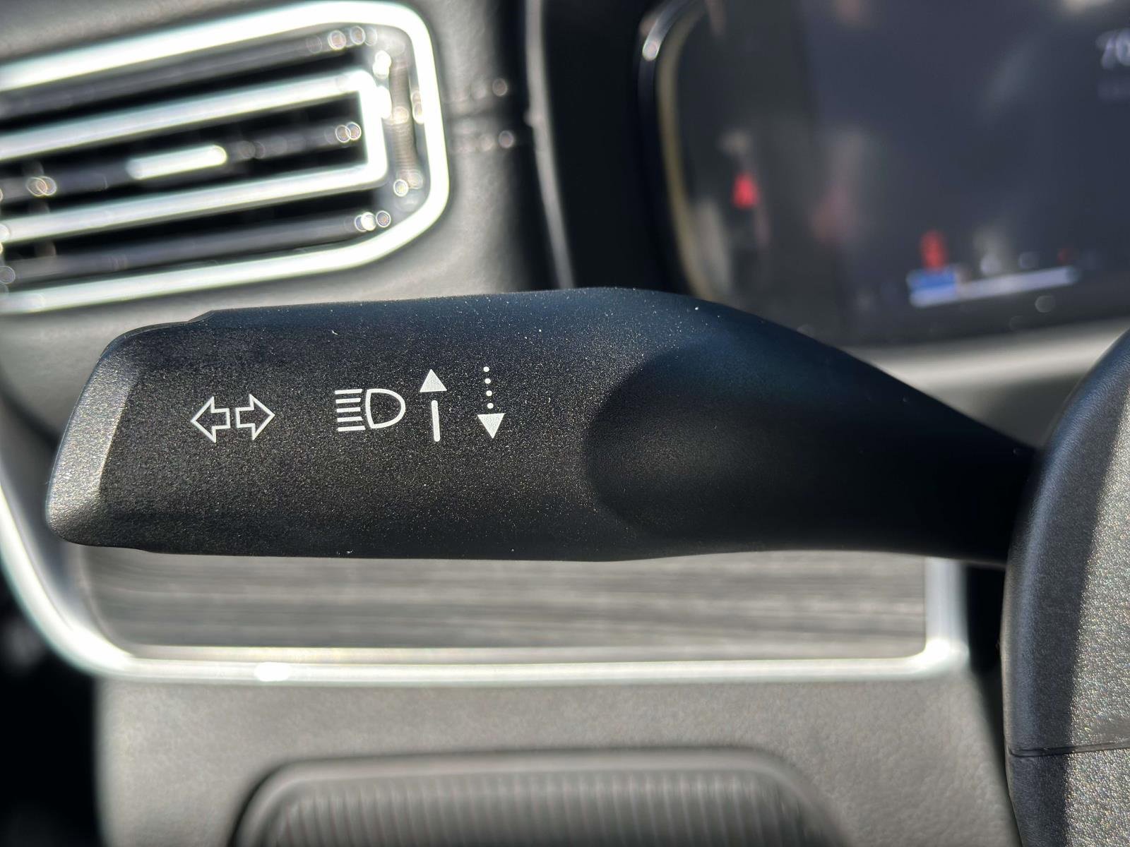 Used 2024 Jeep Wagoneer L Series II w/ Flexible Seating Group image 16