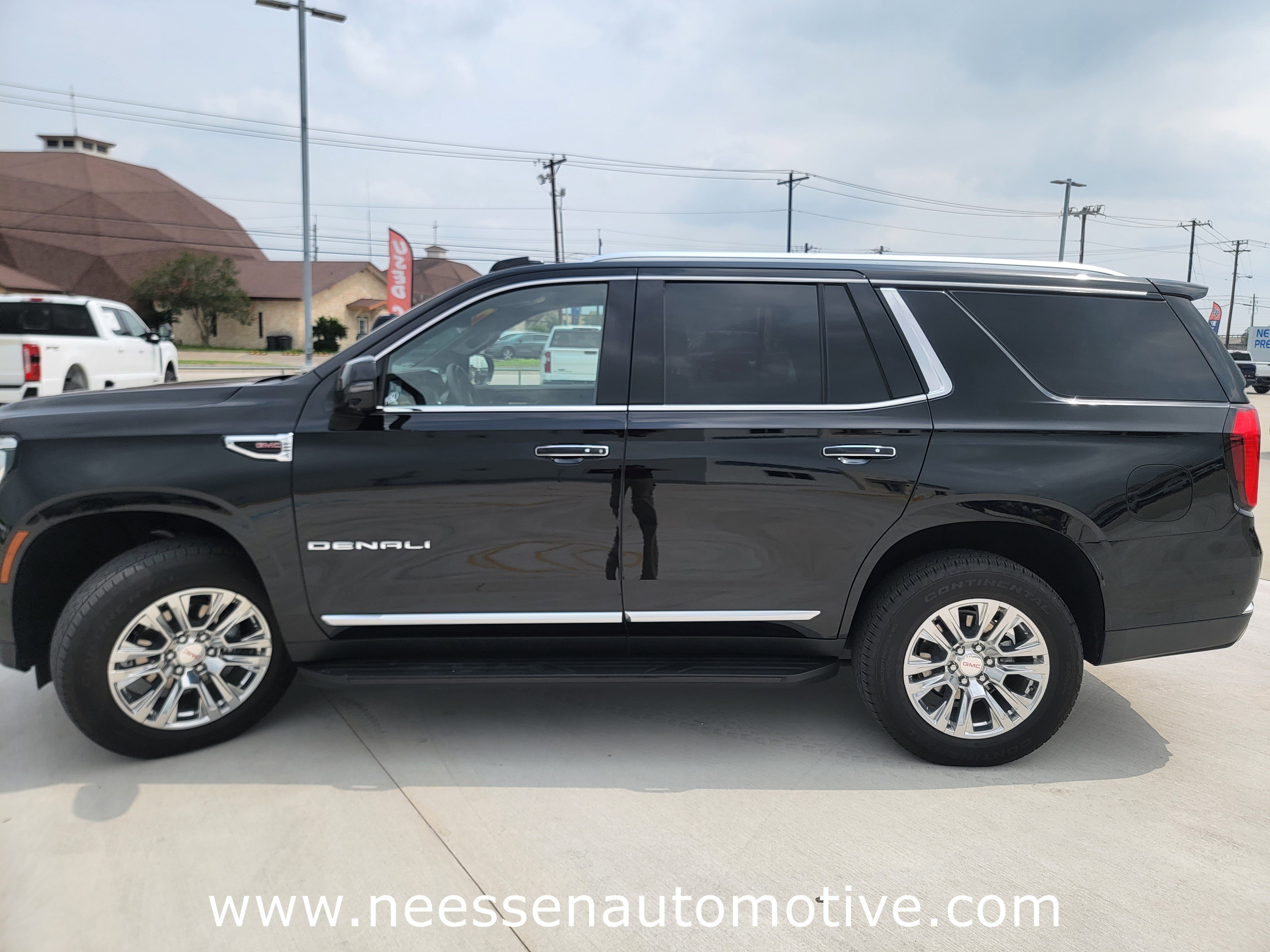 Used 2025 GMC Yukon Denali AWD/4WD image 13