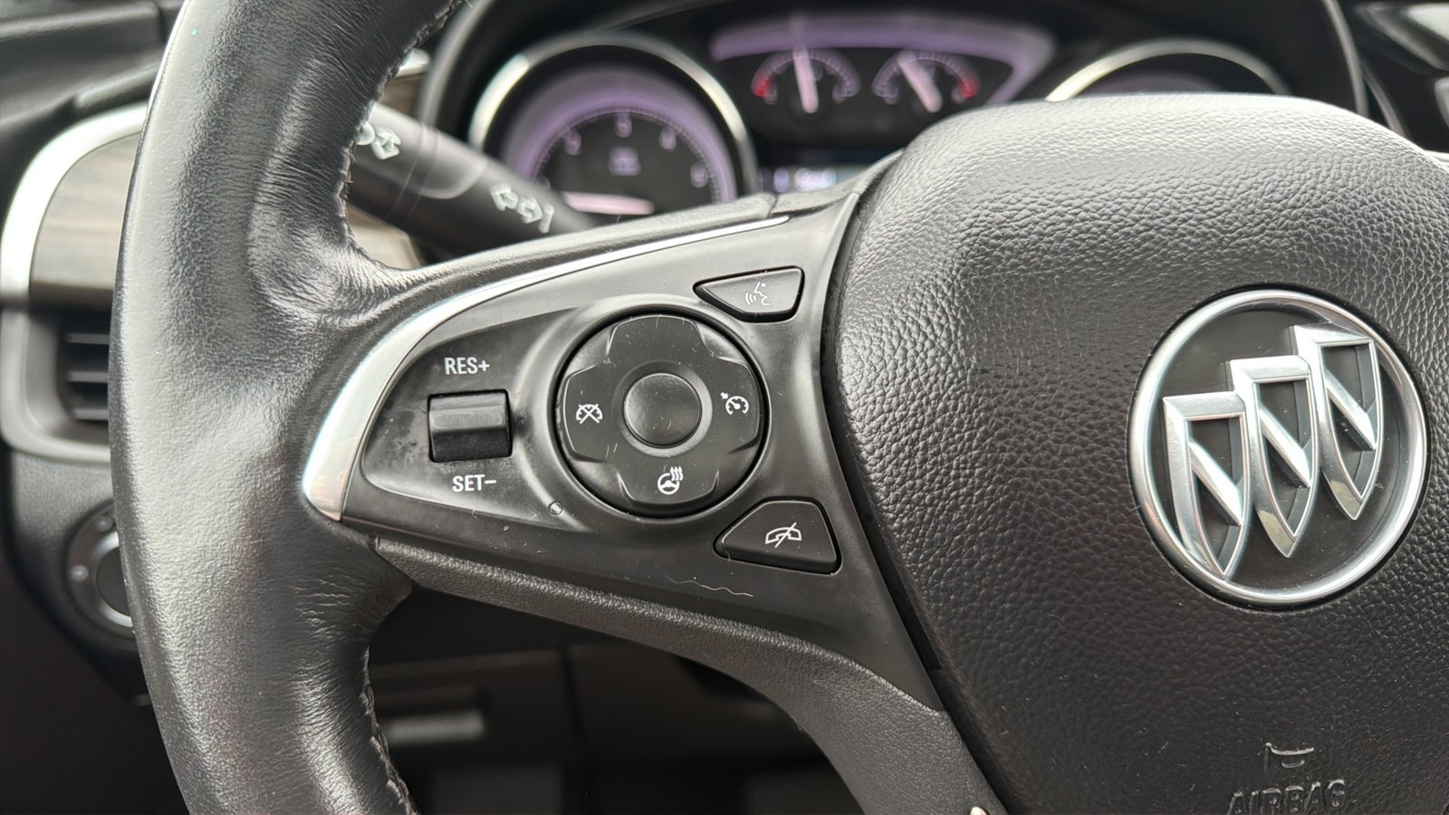 Used 2019 Buick Envision Essence FWD image 18