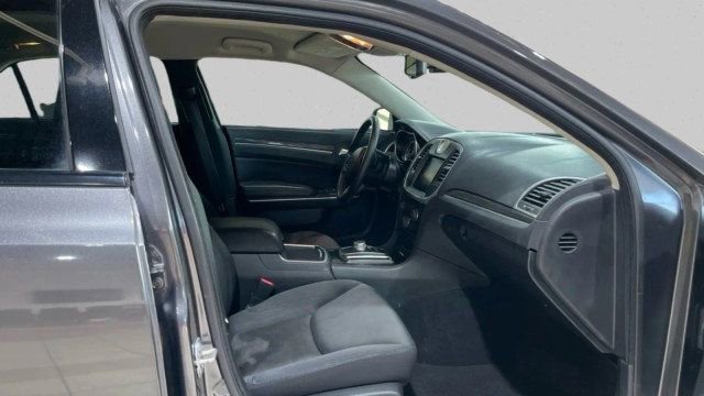 Used 2019 Chrysler 300 Touring w/ Sport Appearance Package image 13