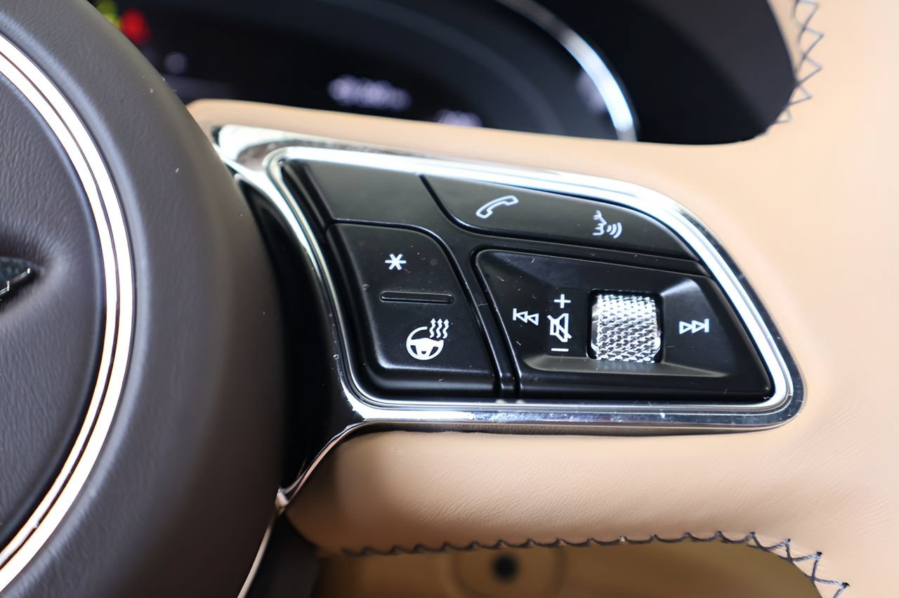 Used 2025 Bentley Bentayga Extended Wheelbase AWD/4WD image 23