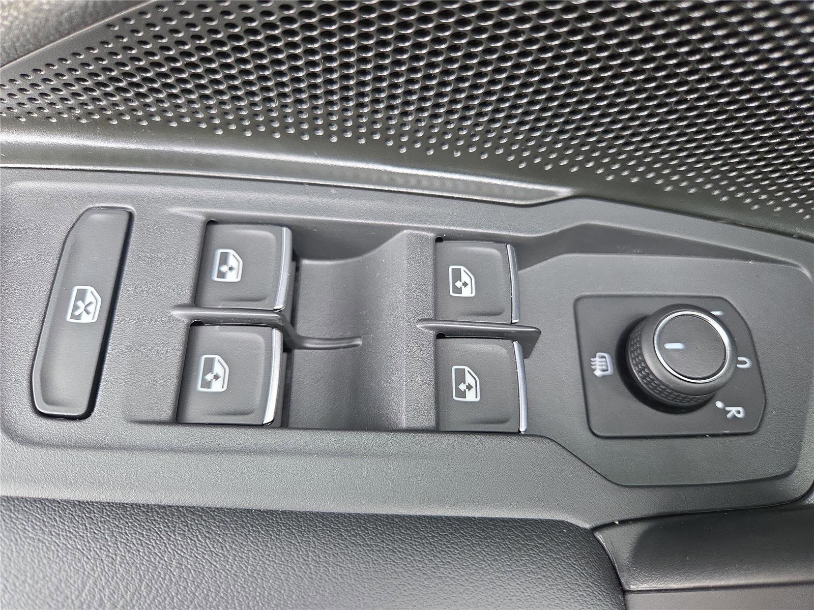 New 2026 Volkswagen Tiguan SE image 13