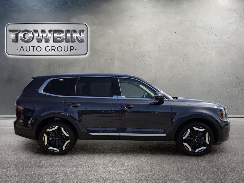 Certified 2025 Kia Telluride EX w/ EX Captain's Chair Package FWD image 3