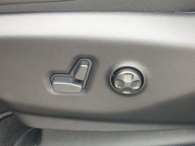 New 2027 Chrysler Pacifica Limited FWD image 24