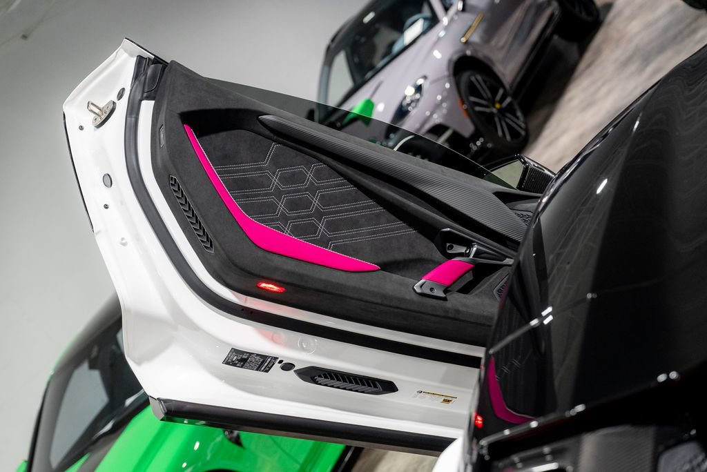 Used 2025 Lamborghini Revuelto AWD/4WD image 45