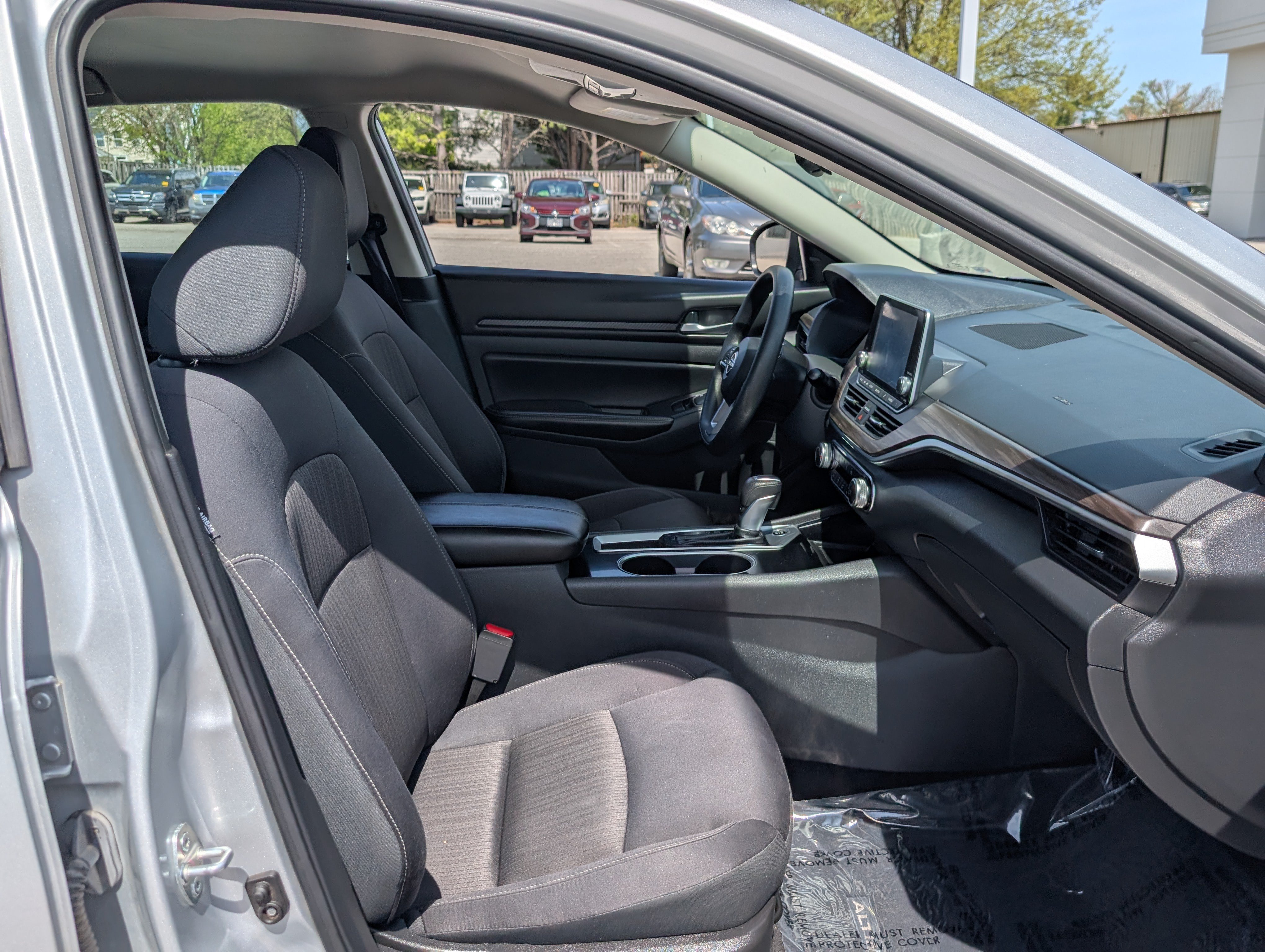 Used 2024 Nissan Altima 2.5 SV FWD image 11