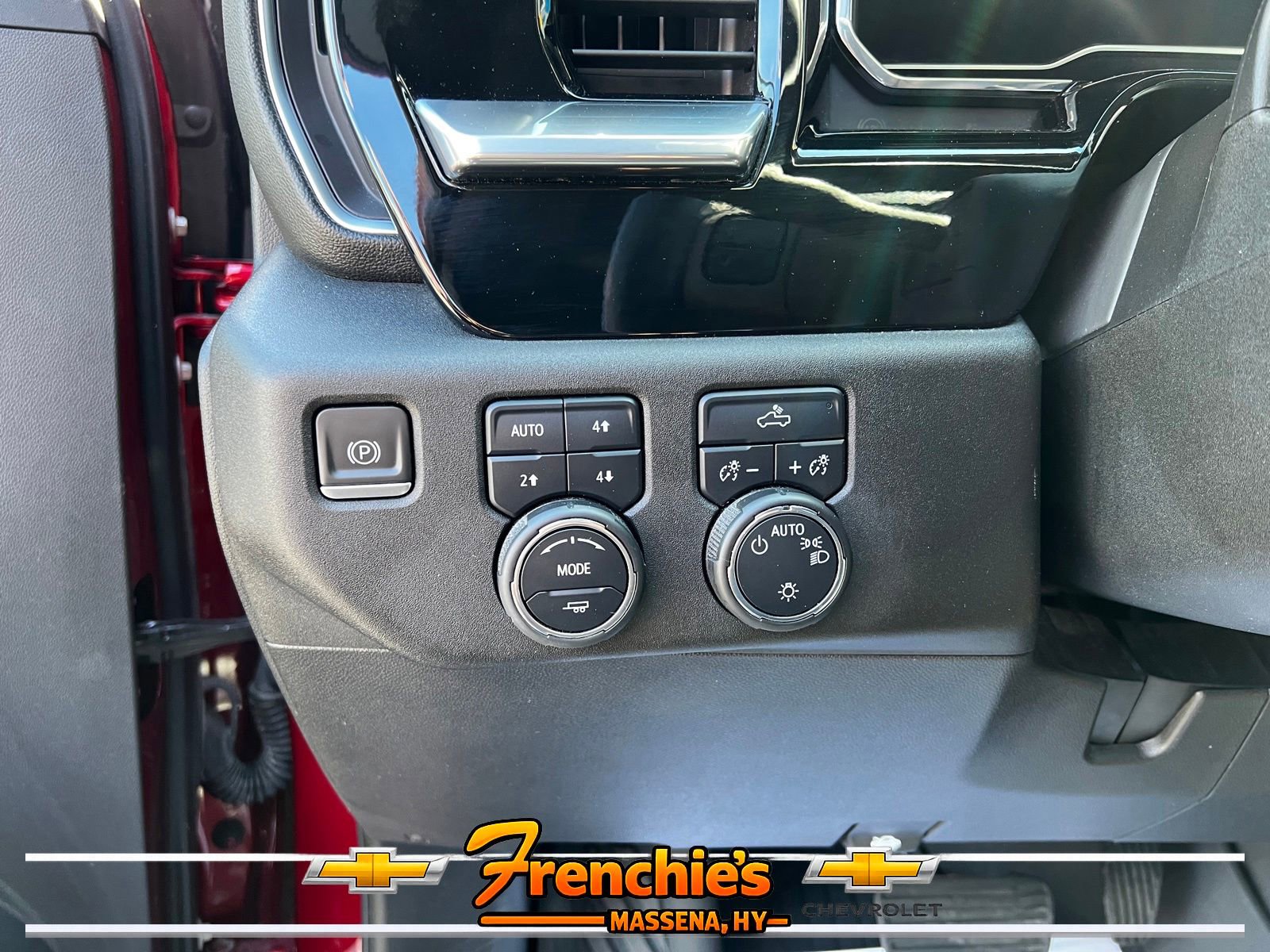 Used 2023 Chevrolet Silverado 1500 LT AWD/4WD image 10