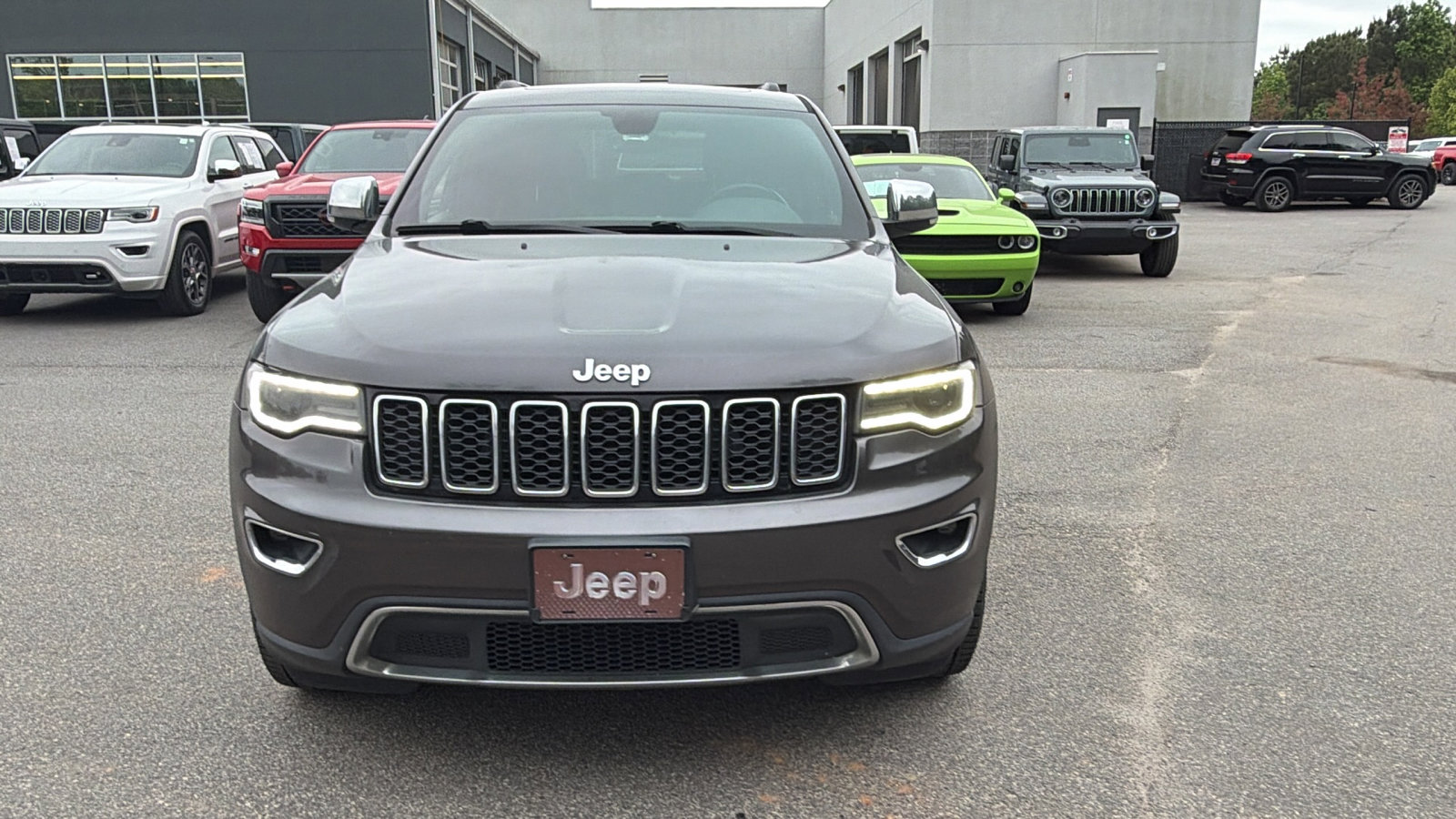 Used 2017 Jeep Grand Cherokee Limited w/ Luxury Group II RWD image 3