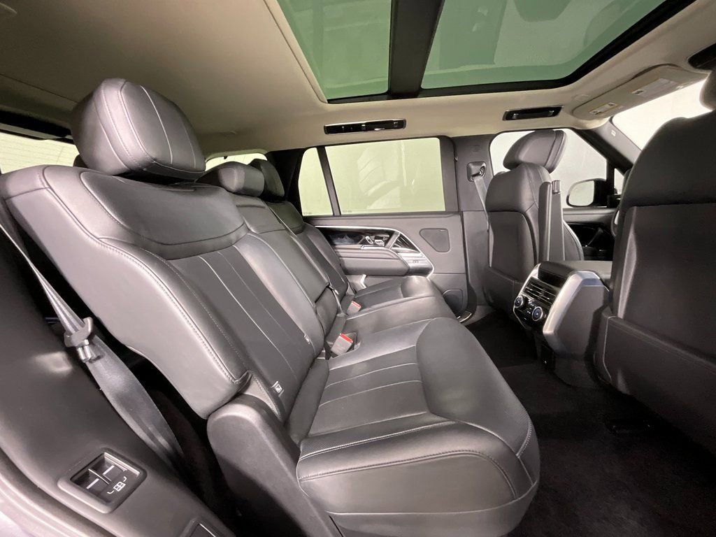 Certified 2025 Land Rover Range Rover Long Wheelbase SE AWD/4WD image 23