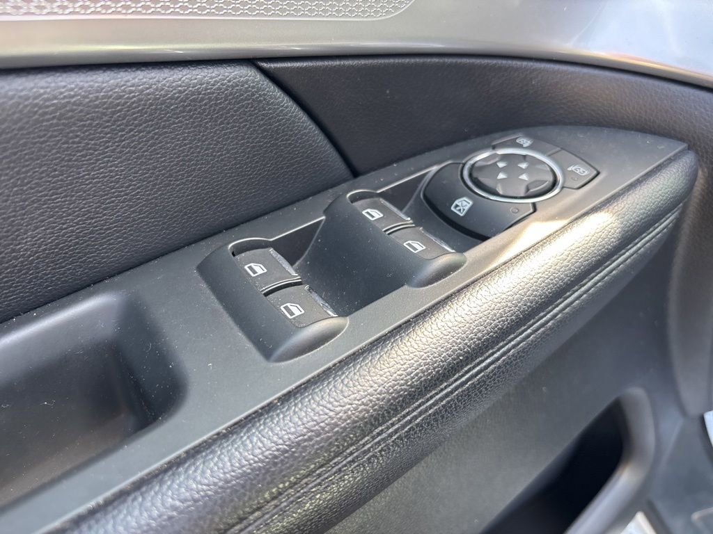 Used 2017 Ford Explorer XLT w/ Equipment Group 202A AWD/4WD image 12