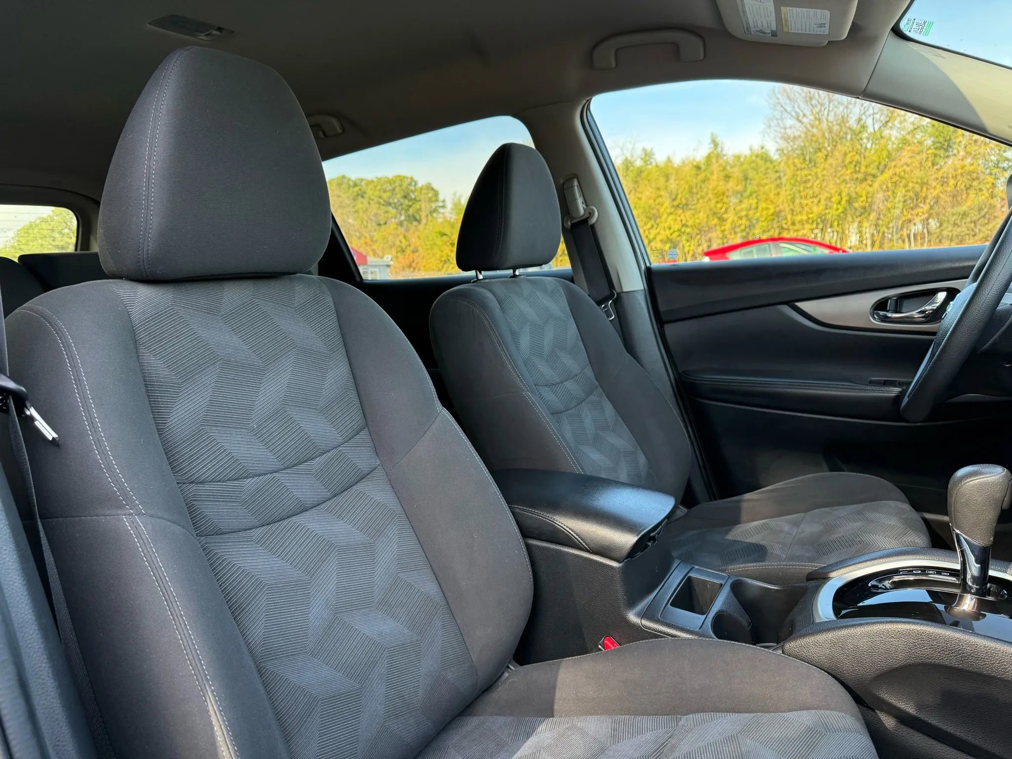 Used 2016 Nissan Rogue SV image 30