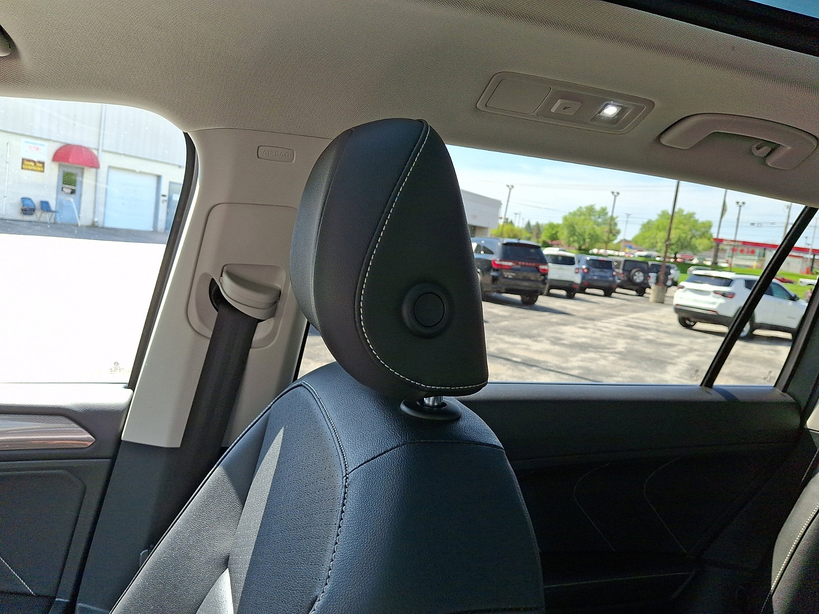 Used 2022 Volkswagen Tiguan SE image 18