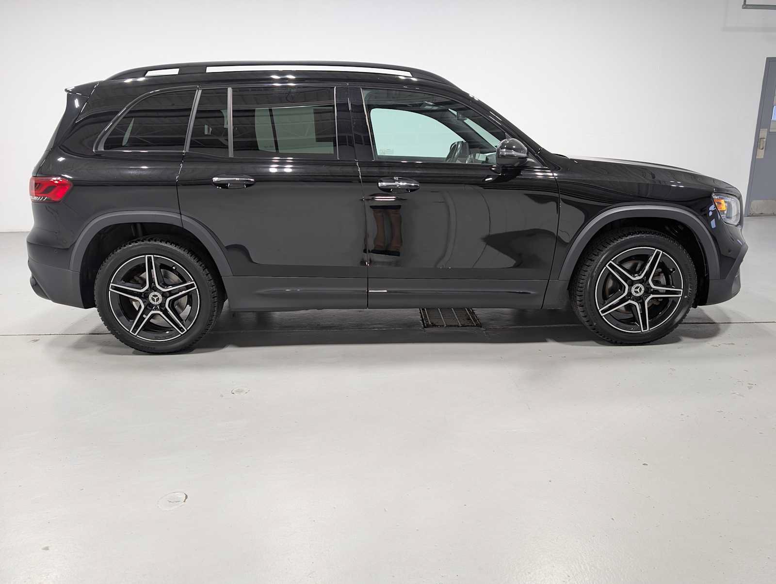Used 2023 Mercedes-Benz GLB 250 4MATIC image 9