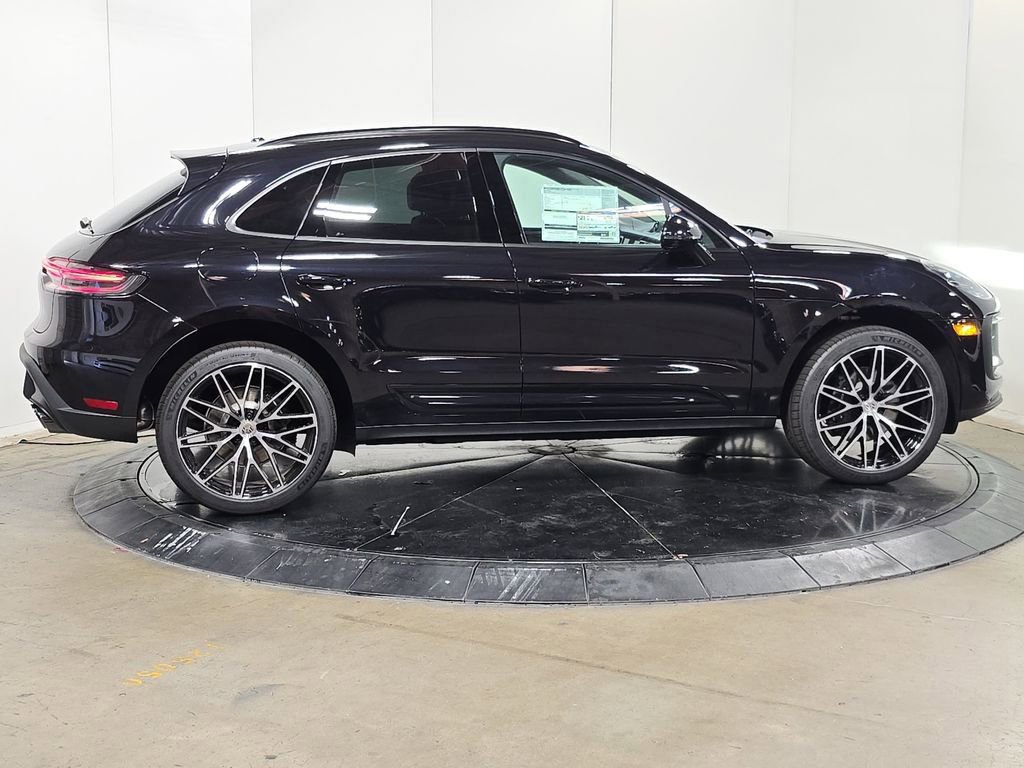 Certified 2025 Porsche Macan image 6
