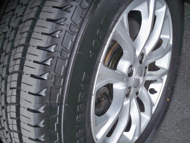 Used 2019 Jeep Cherokee Latitude w/ Cold Weather Group image 8