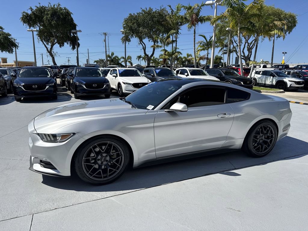 Used 2016 Ford Mustang Coupe RWD image 10
