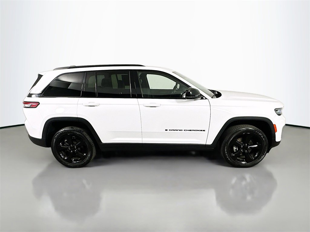 Used 2022 Jeep Grand Cherokee Altitude image 7