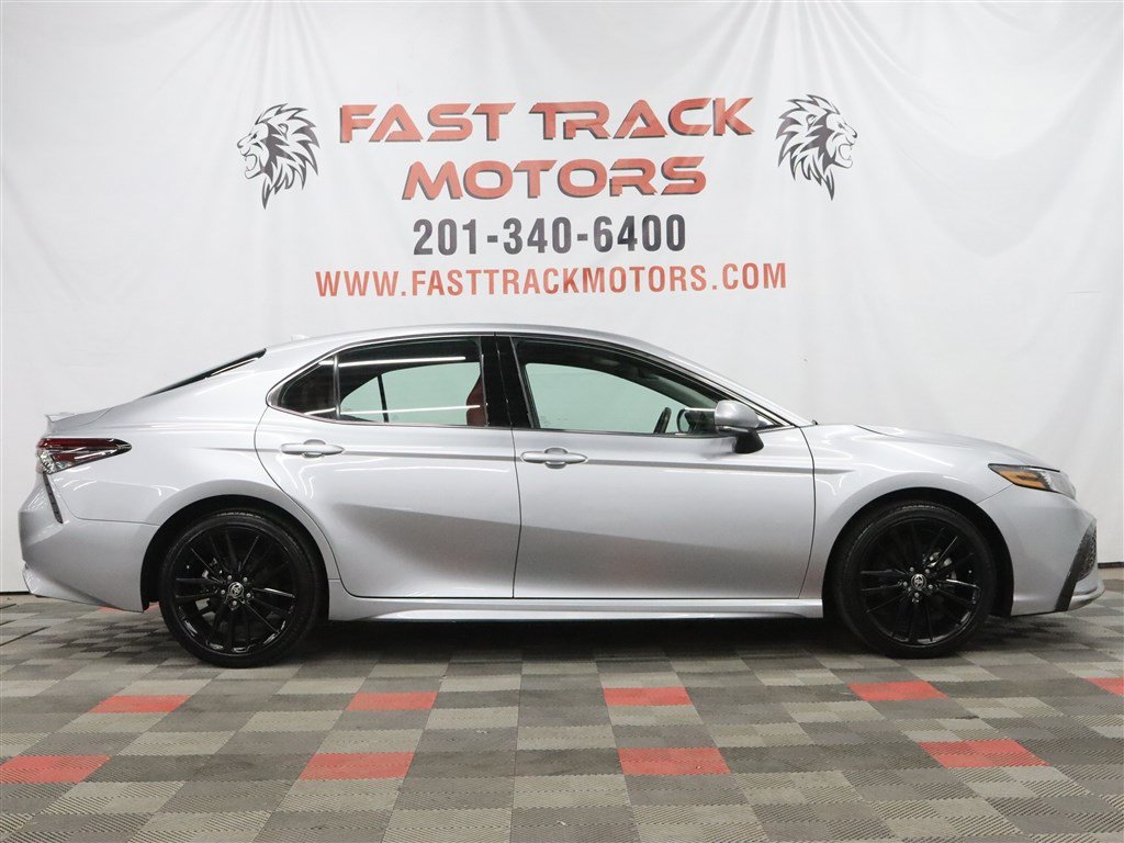 Used 2024 Toyota Camry XSE FWD image 4